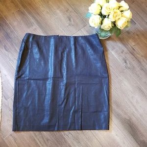 🌺Black stretch pencil skirt with sheen